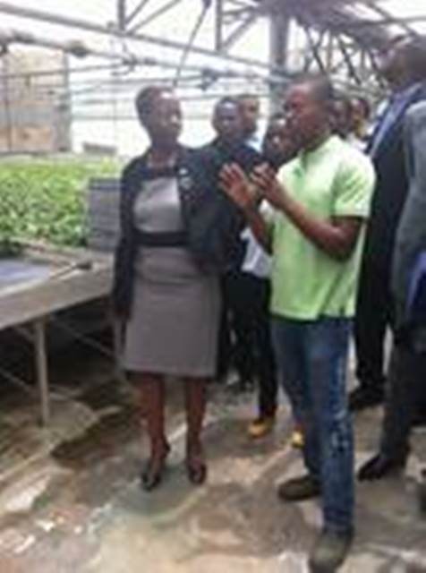 Rwandan-FM-Mushikiwabo-visiting-flowers-greenhouses